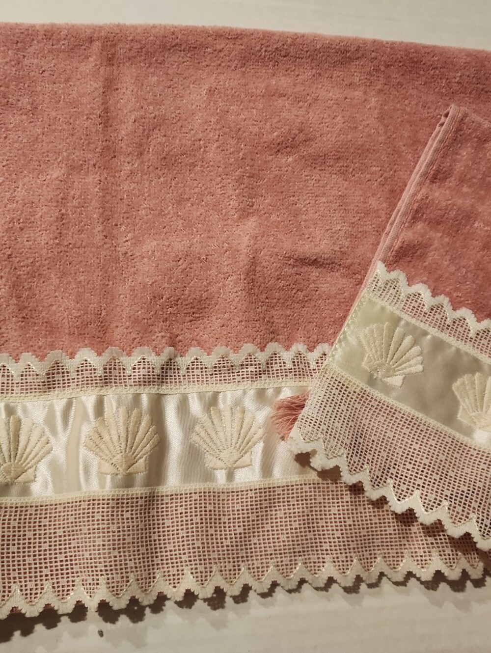 Cannon Vintage Hand Towel Wash Cloth Pink Shell-Trim Bath Set Lace Cotton Cream